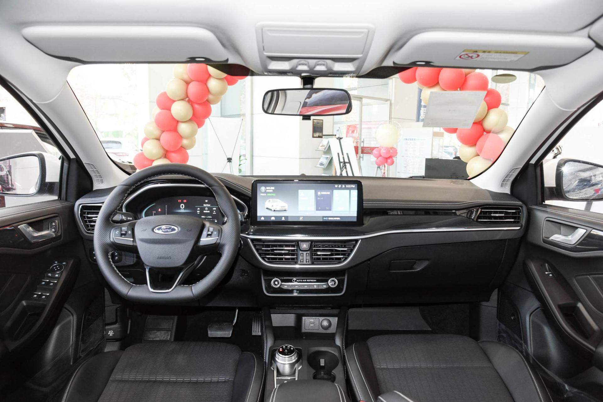 09福克斯1.8t两厢和三厢的区别,福克斯三厢买哪个版本性价比高