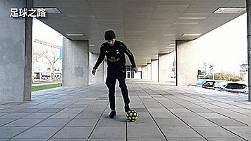 花式足球穿裆技巧,如何足球穿裆过人