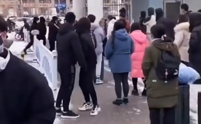 富士康大批员工徒步返乡的原因,富士康为啥大批员工徒步返乡