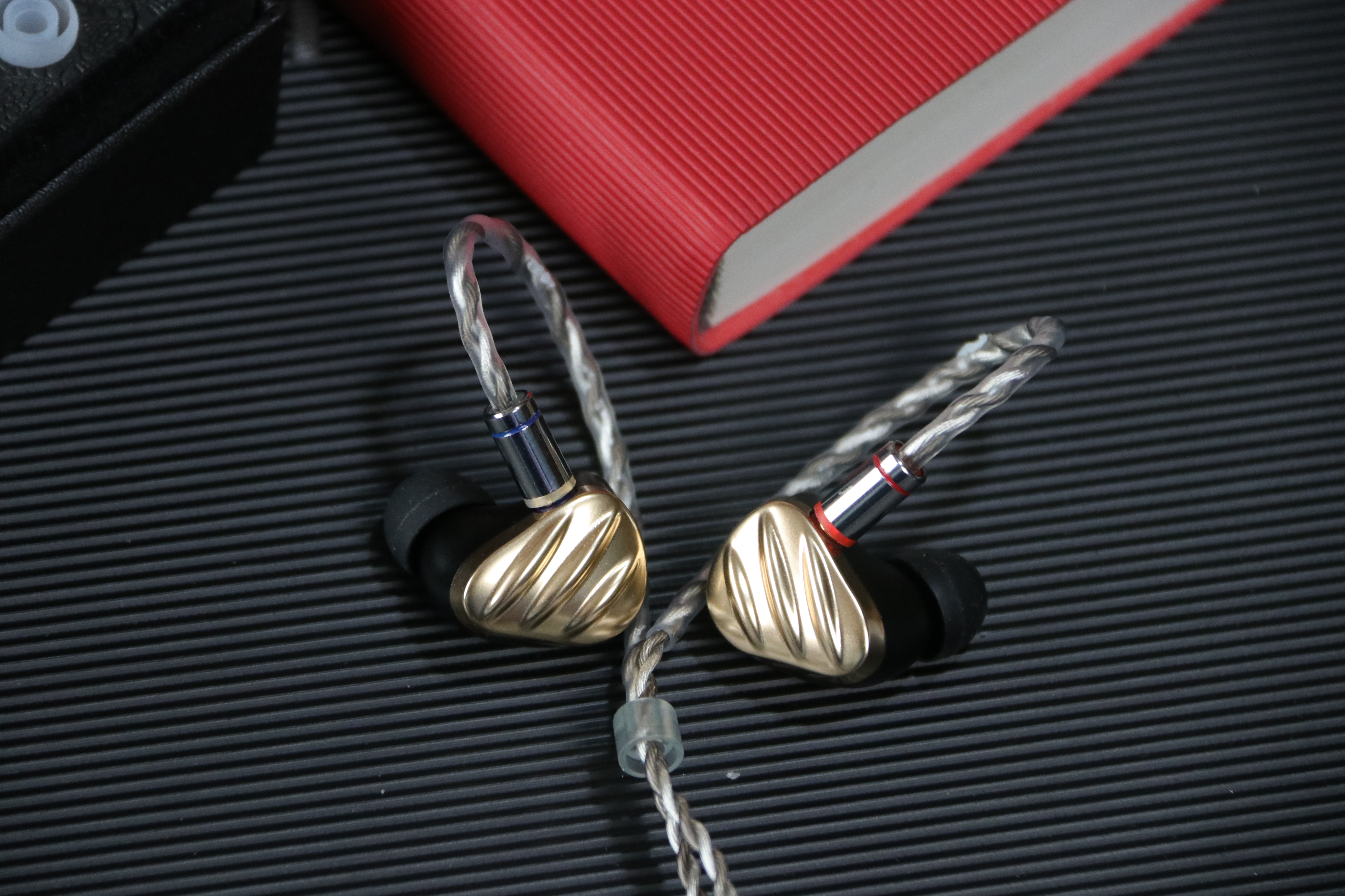 thinkplus双核双动圈hifi耳机,roll百元平价双动圈hifi耳机