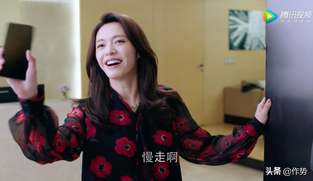 《都挺好》里，苏明玉示范了女白领到底应该怎么穿！