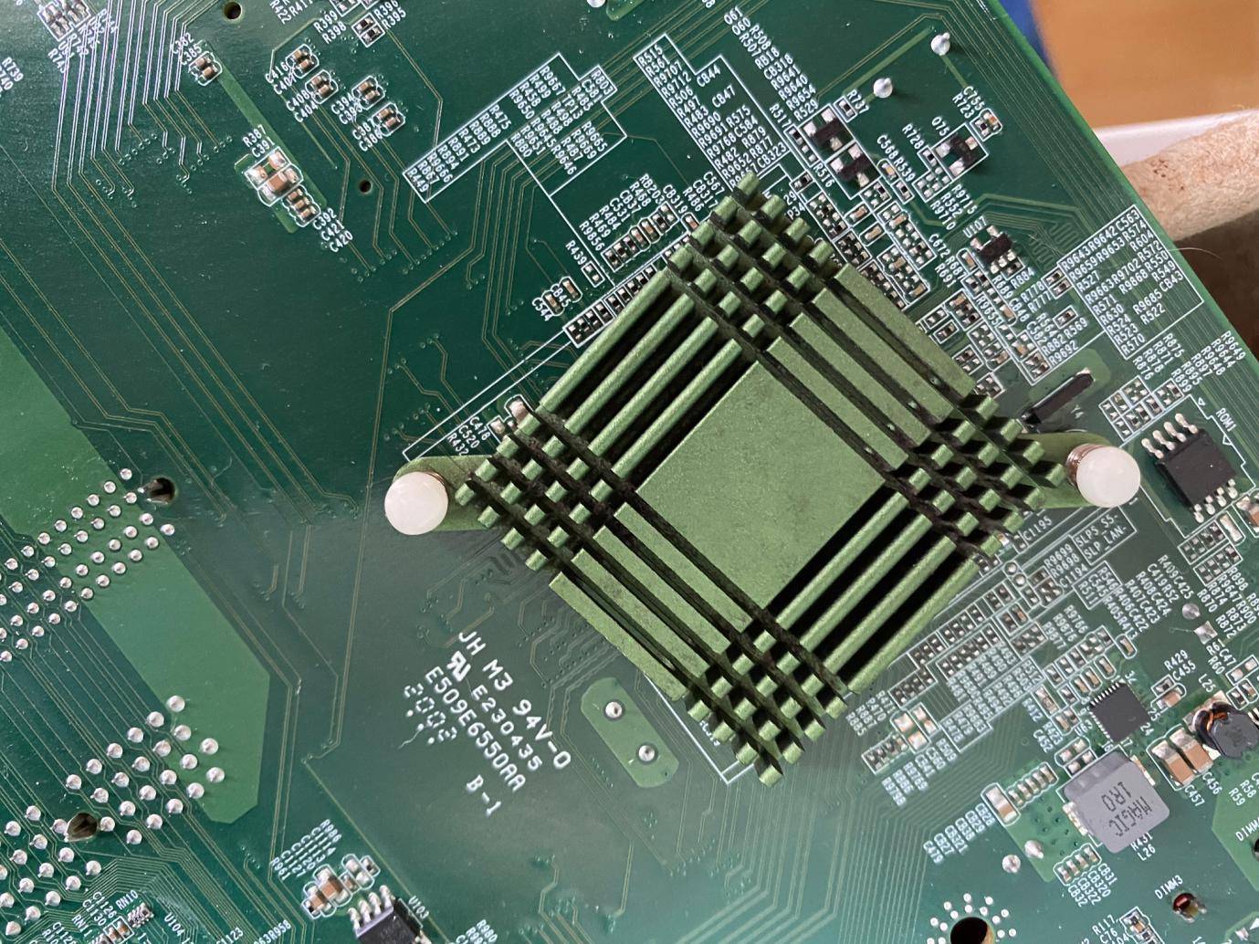 换cpu和主板电脑里的东西还有吗,电脑系统是装在主板还是cpu上