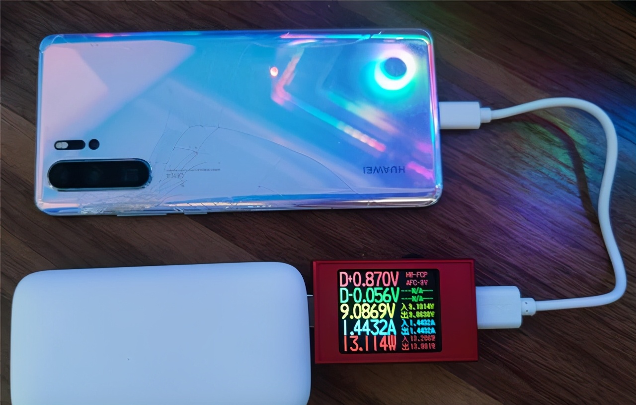 aigo充电宝10000毫安,aigo充电器20w快充版