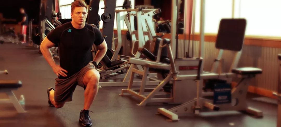 腿部站立直腿训练,在家就能练的魔鬼式的腿部训练