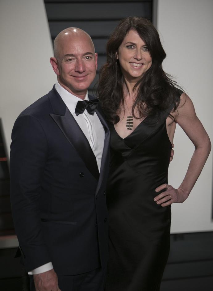 贝佐斯前妻有多少钱,贝索斯的现任妻子