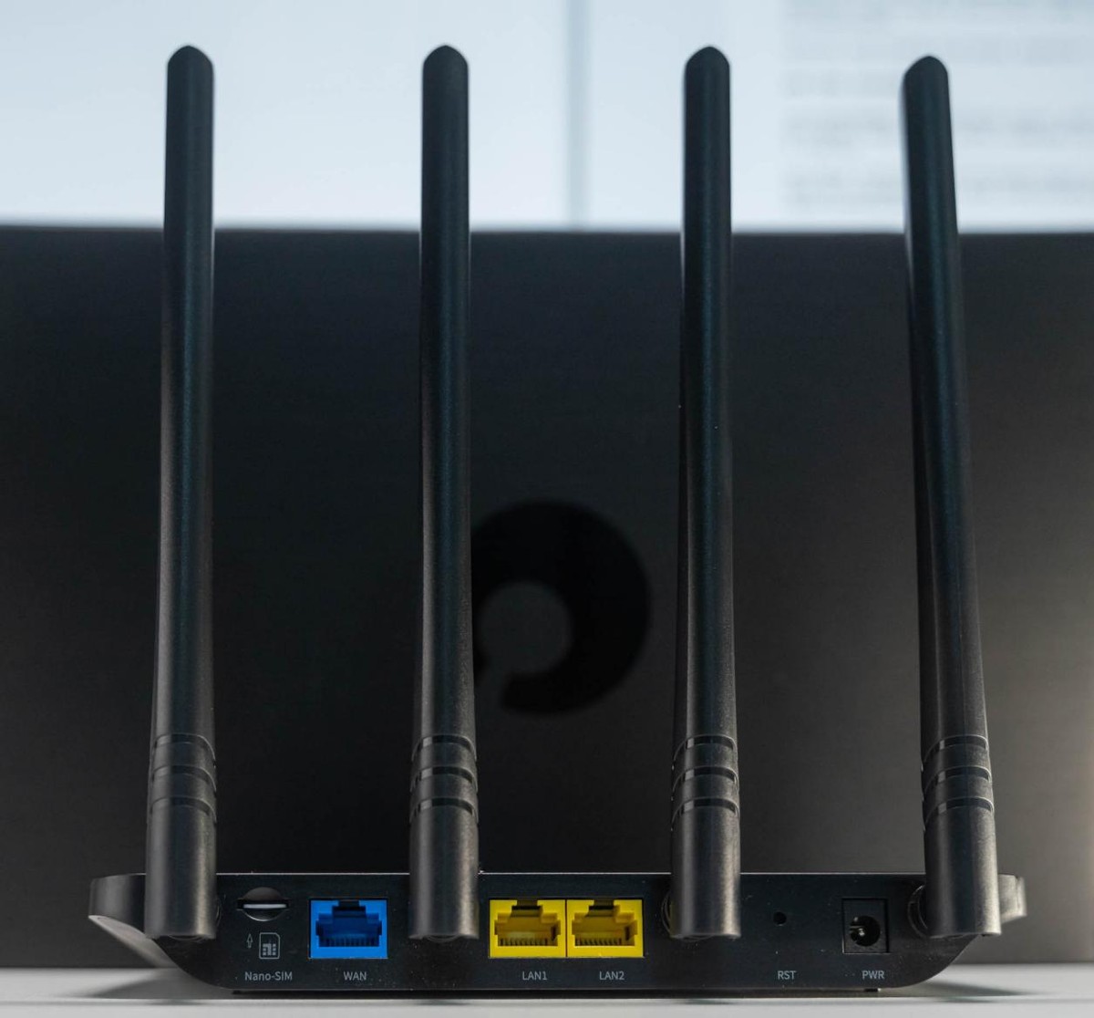 工友们放工后可以网上随意冲浪，都亏有蒲公英X4C4G路由器