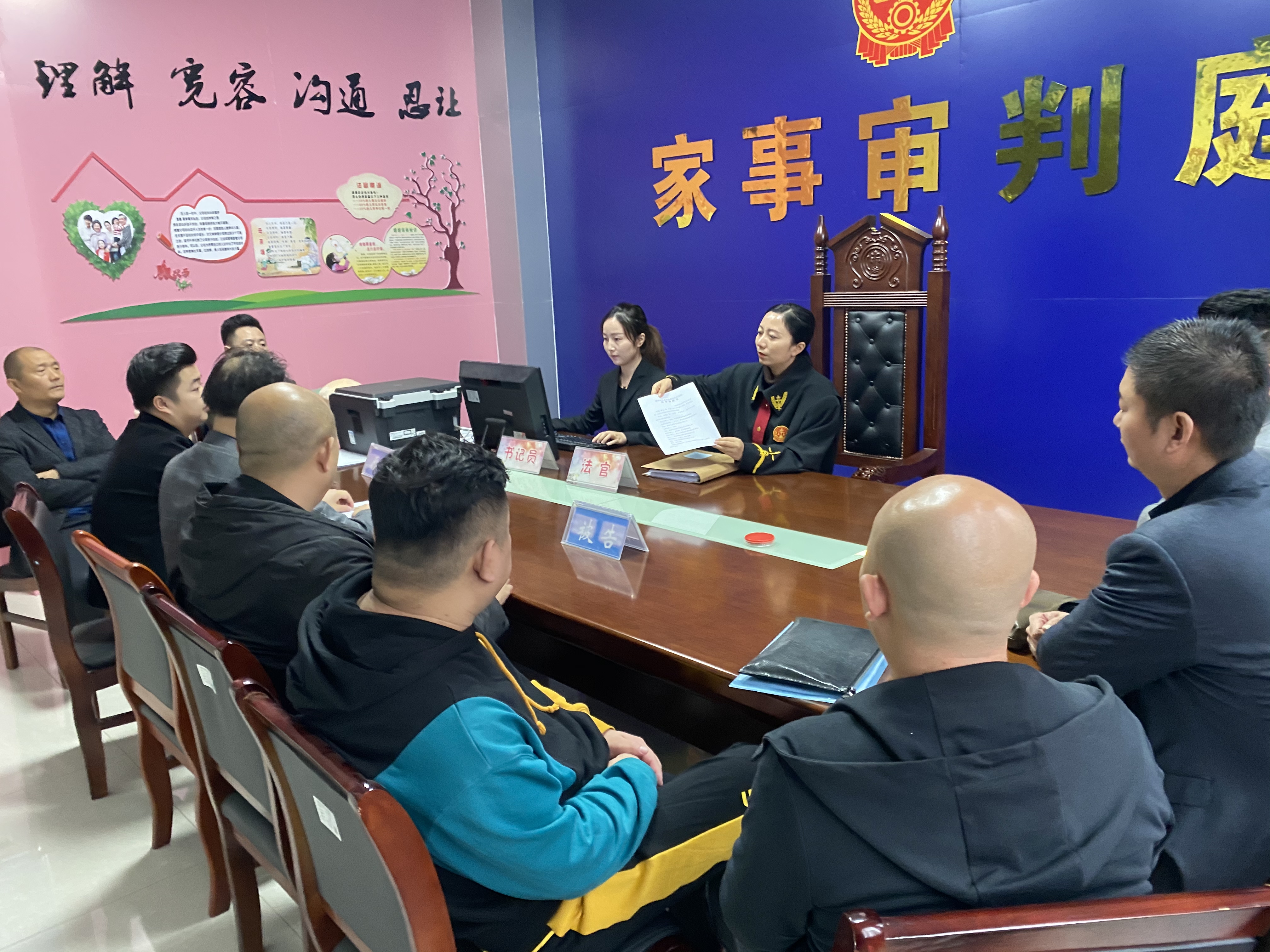 安康市汉滨区法院：“宝马”配置不符引纠纷 法官耐心调解获赔偿