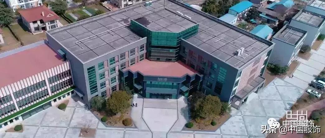 昭奈华裕陆*荣大**：一件羊绒大衣，坚守28年