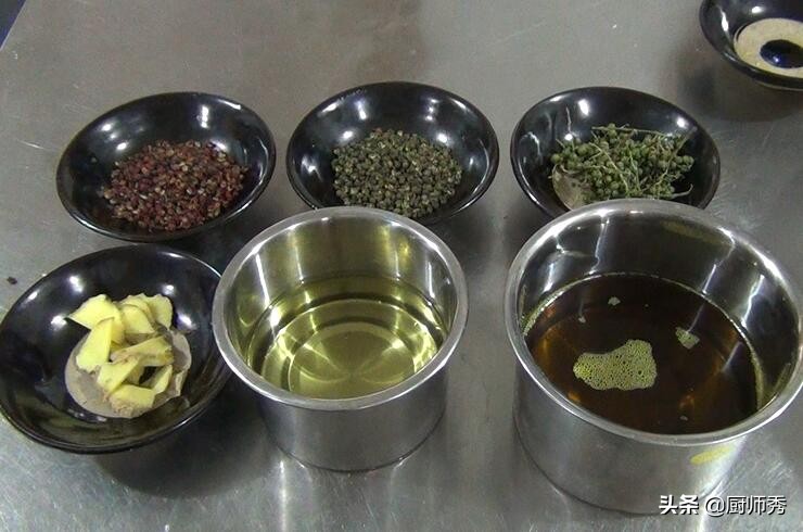 熬花椒油自己在家怎么做,椒香浓郁又有厚重的麻味花椒油