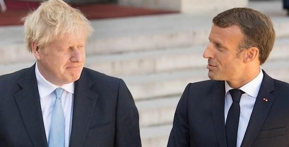 莫里森与法国,莫里森被围攻