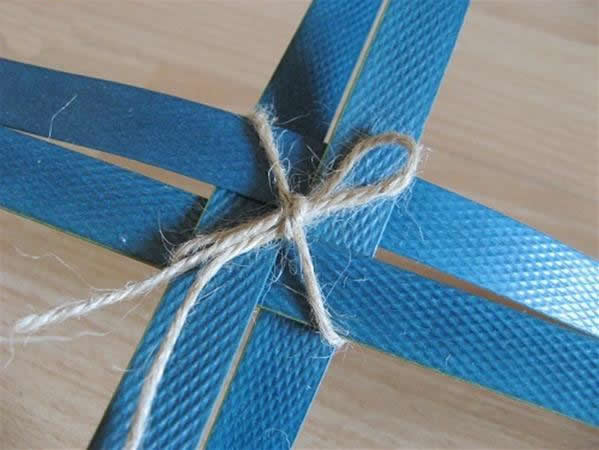 打包带编手工花篮教程视频,教你用打包带编圆篮子视频