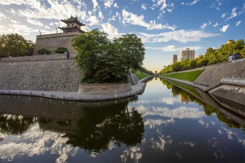 西安莲湖区20个旅游景点，3个是公园，其他17个历史底蕴丰厚