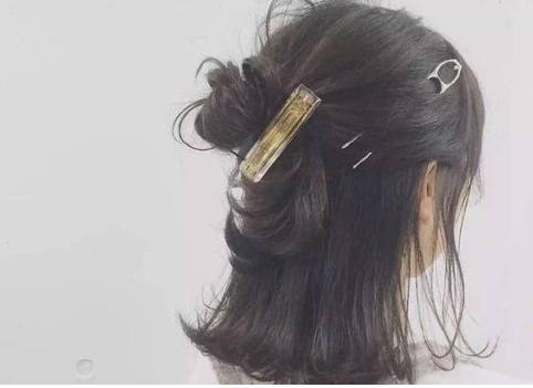 短发利落无刘海扎发,短发尴尬期半扎发