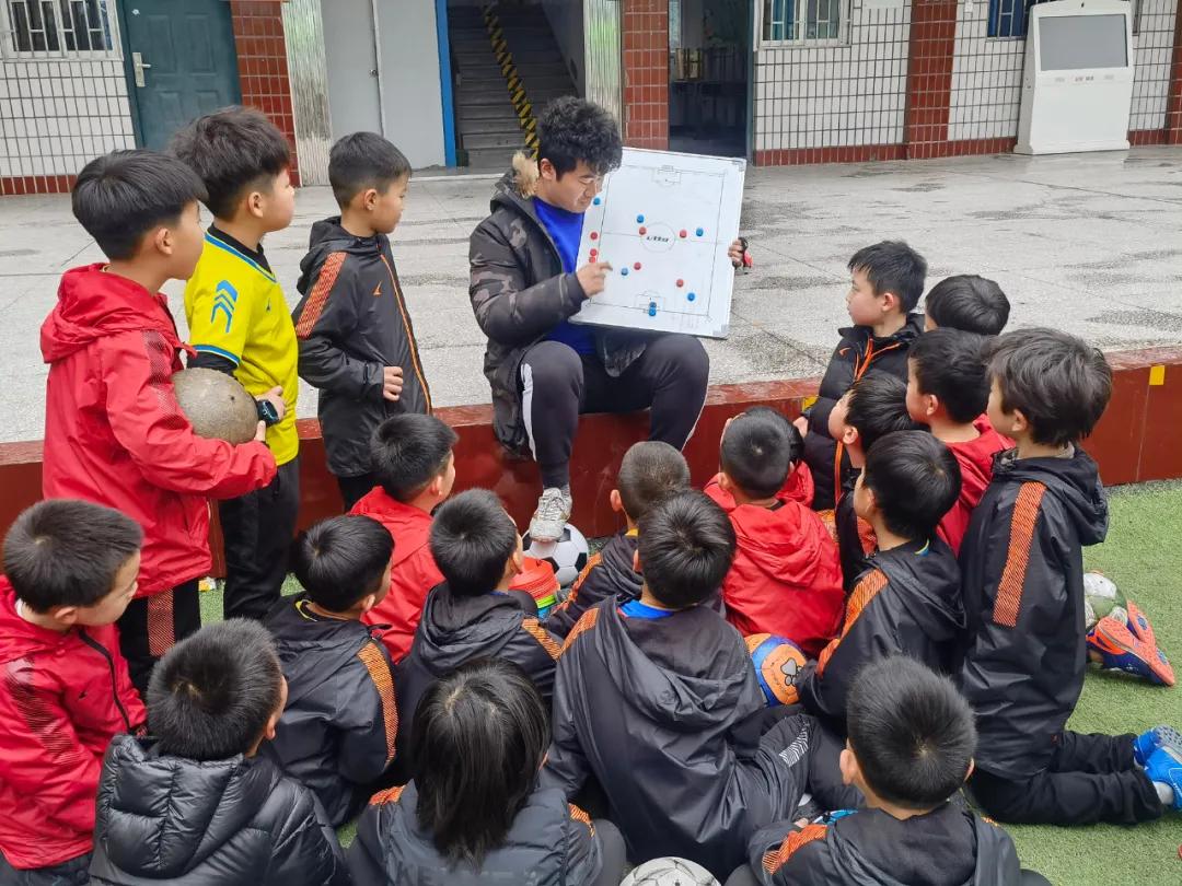 校园足球联赛郑上路,郑州郑上路小学足球队2013