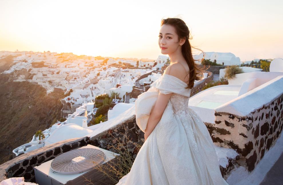 迪丽热巴曝绝美婚纱,迪丽热巴各色系婚纱照集锦