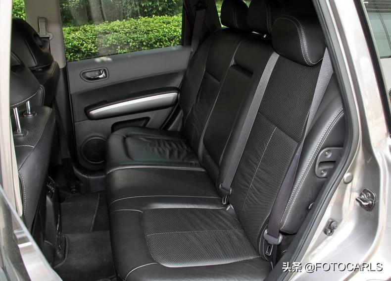 老日产奇骏2.0与新1.5,09老奇骏尾灯最上面的是什么灯