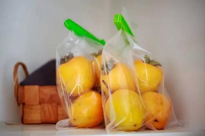 柿子和白酒一起泡有什么作用,把柿子蘸白酒