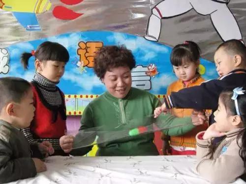 幼儿园100个科学小实验视频,幼儿园必做的100种小实验