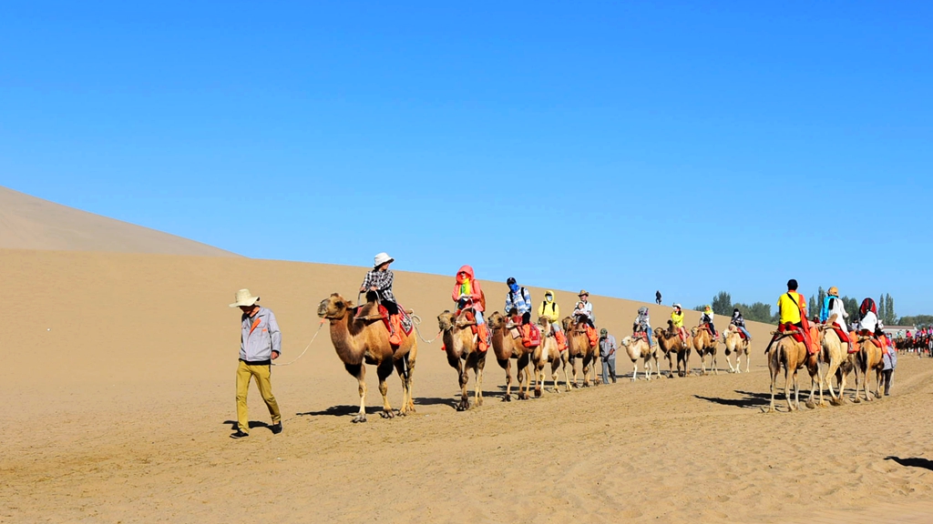 甘肃张掖和敦煌哪个好,甘肃敦煌旅游状况怎样