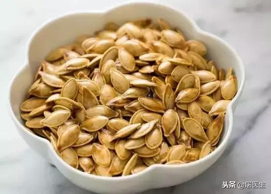 吃南瓜子竟有奇效告诉家人朋友,早上一把南瓜子有奇效