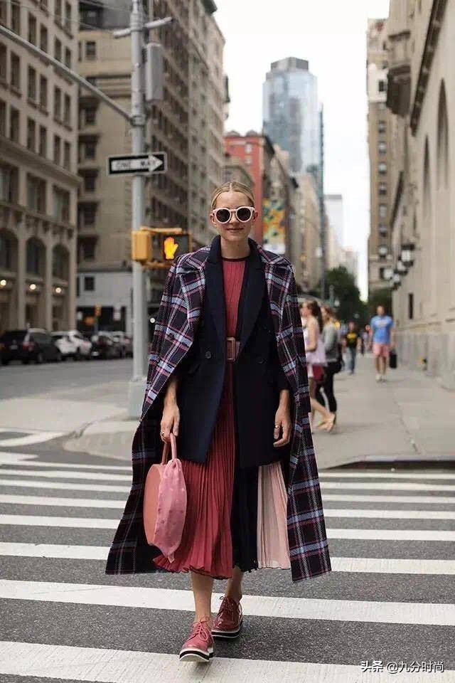 最近大火的“布洛克鞋”，居然可以这么时髦百搭！配裙子裤子都美
