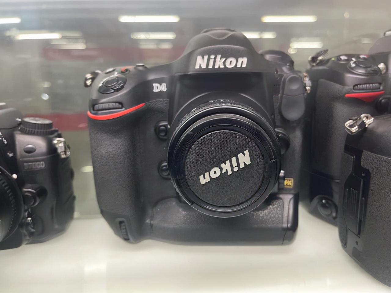 逛沈阳二手相机店：尼康没人要，大炮被放弃，宝丽莱却有很多人找