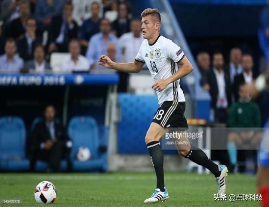 一人一鞋球星的执念球迷的追求你最喜爱的那双鞋穿了多久？