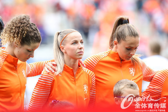 荷兰女足米德玛8:2大胜中国 (米德玛可以打破荷兰足球吗)