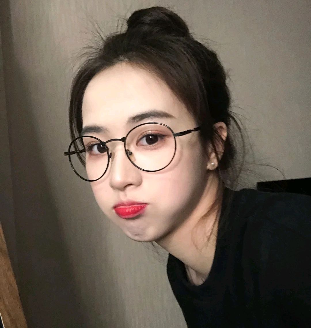 怎么选眼镜框搭配脸型,怎么选眼镜框适合脸型微胖女生