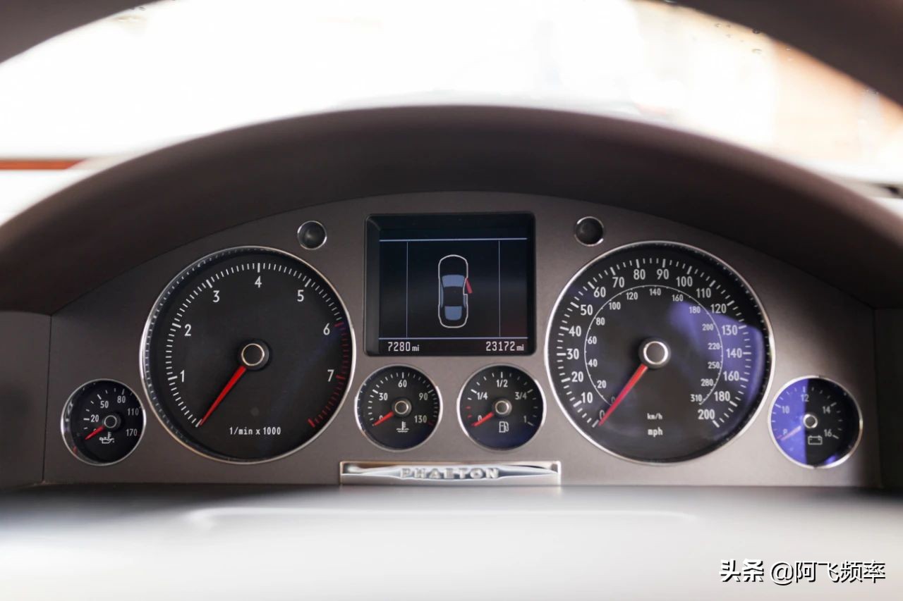 辉腾w12香港牌,辉腾w12标志