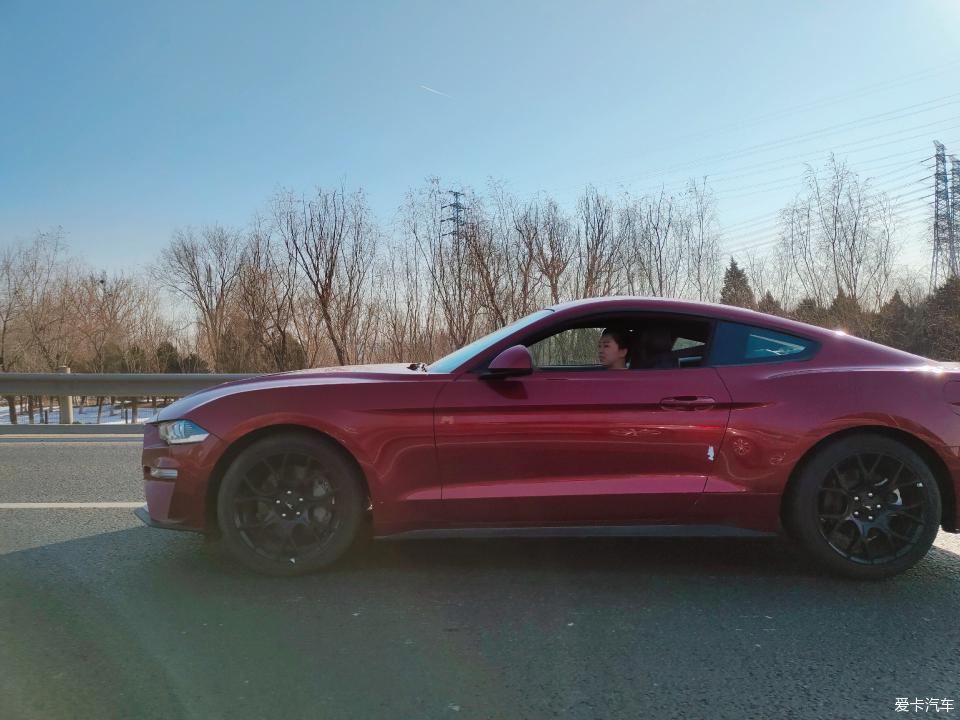 野马mustang宝石红,mustang提车真实评价