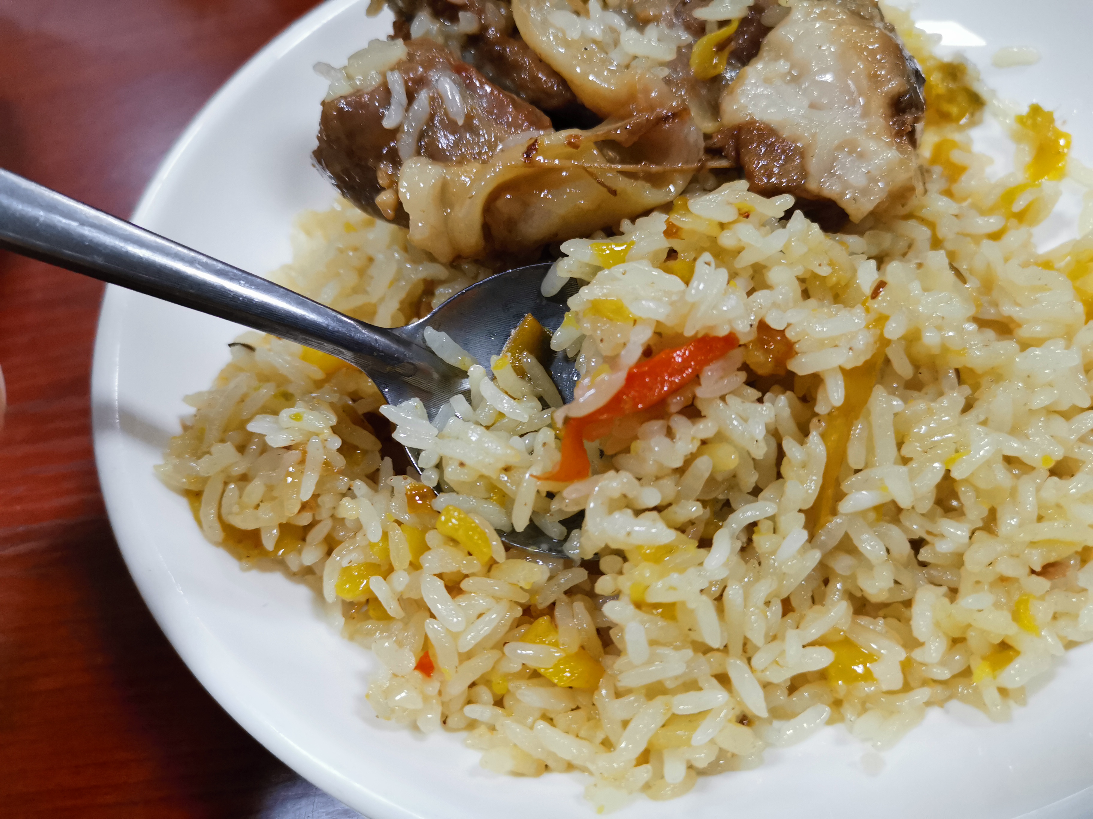 喀什古城南门艾力扎提抓饭美食,喀什艾力扎提抓饭有什么吃的