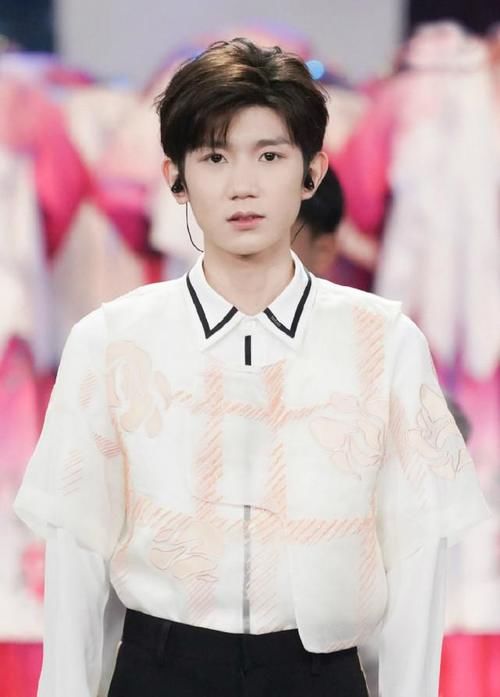 王源和鹿晗同台综艺节目,鹿晗王源17年晚会