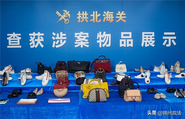 利用微信朋友圈等网络招揽客户拱北海关查获“水客”团伙*私走**奢侈品案涉案1.6亿