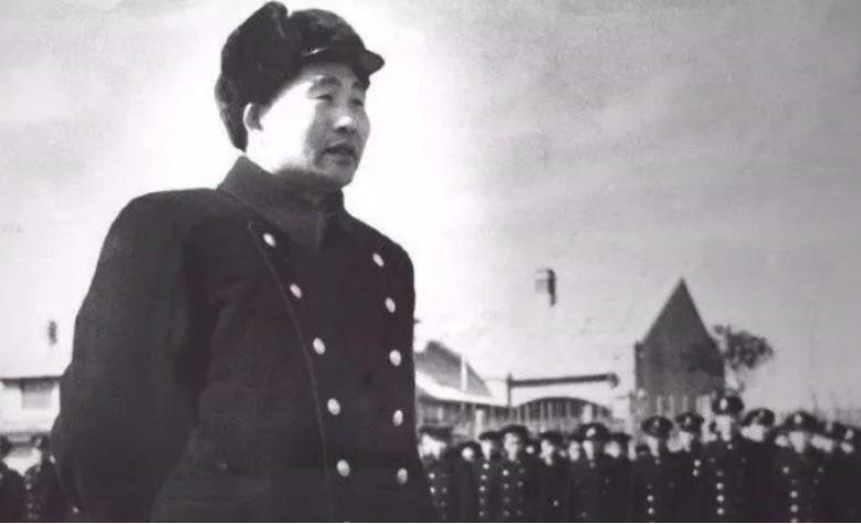 毛主席去青岛视察，顺便去肖劲光家做客：让你夫人做个苦瓜炒鸭子