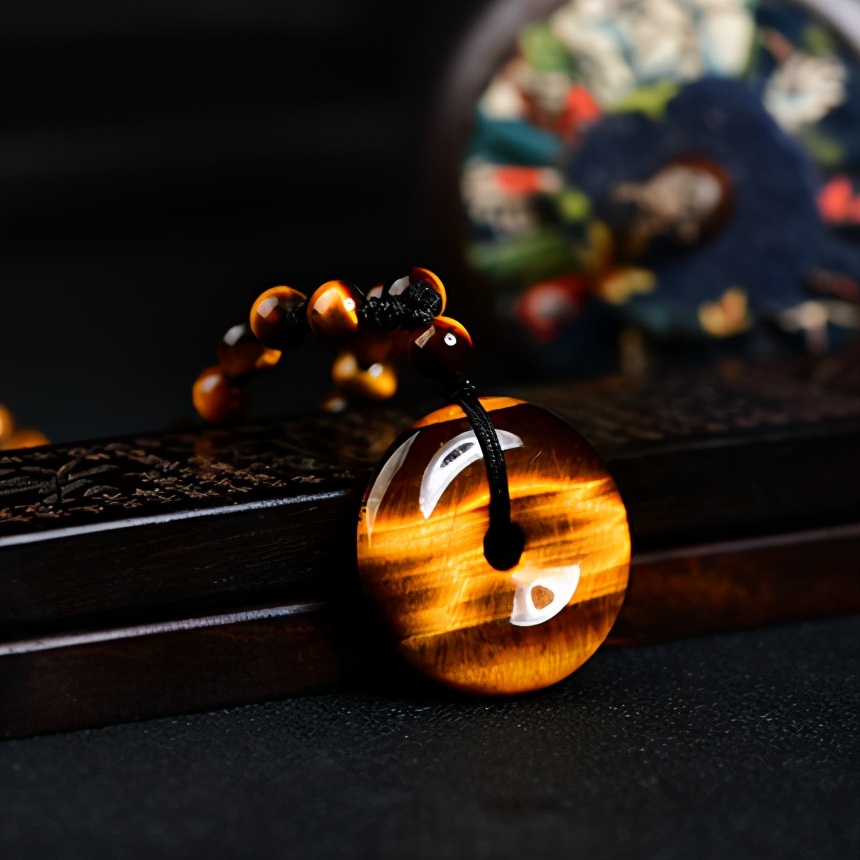 如何分辨虎眼石级别,怎么辨认虎眼石真假