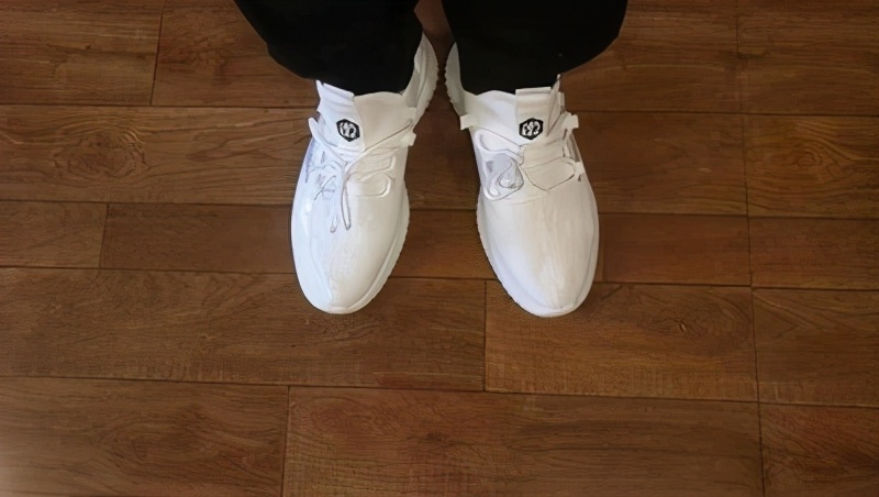 耐克将一副好牌“打稀烂”？降至5折遭疯抢，网友：骨气呢？