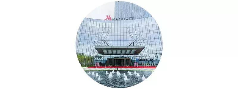 睡进这间藏身青山湖边的理想酒店，一起探寻临安城的悠居岁月~