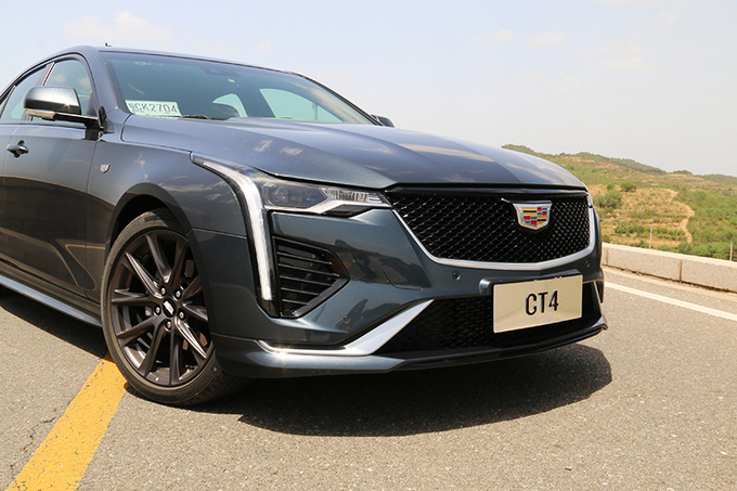 凯迪拉克CT4试驾评测,凯迪拉克ct4和ats空间对比