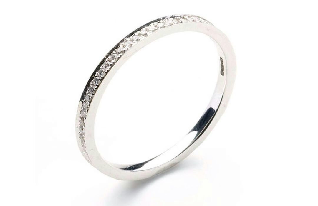 凯特与英女王戴同样的珠宝,凯特王妃戴的戒指图片