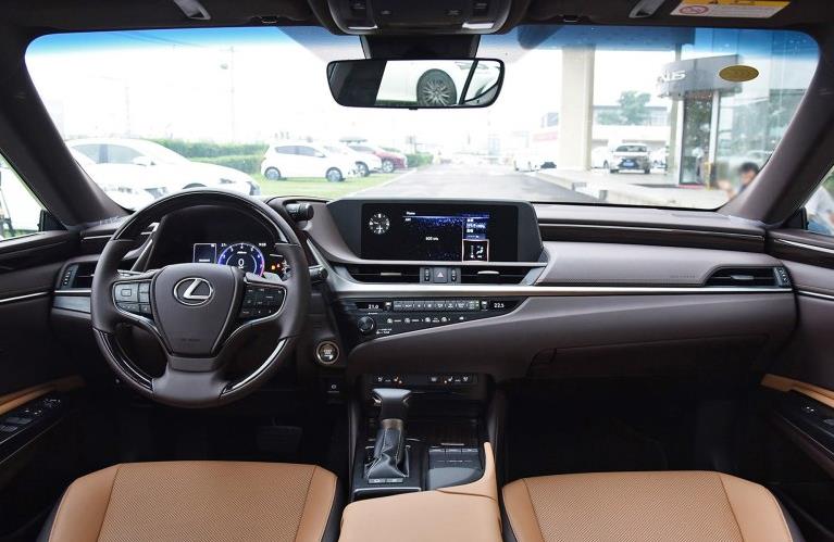 29万“低配”的雷克萨斯ES200值吗？车主开半年后，一肚子话要说