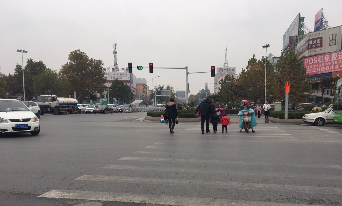 高速交警提示注意道路标志,新手跑高速隧道怎么才能不被扣分