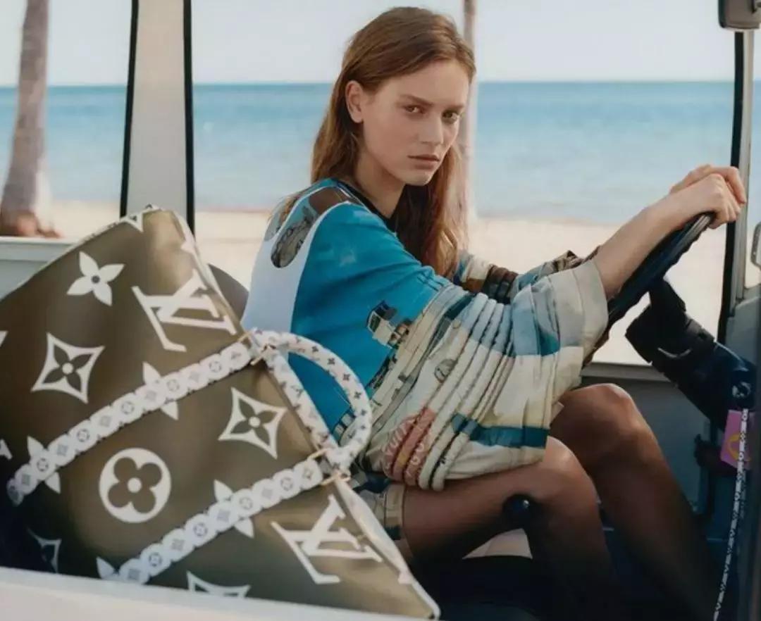 江南布衣与网红书店茑屋达成合作；淘宝开放关键词买断新搜索广告