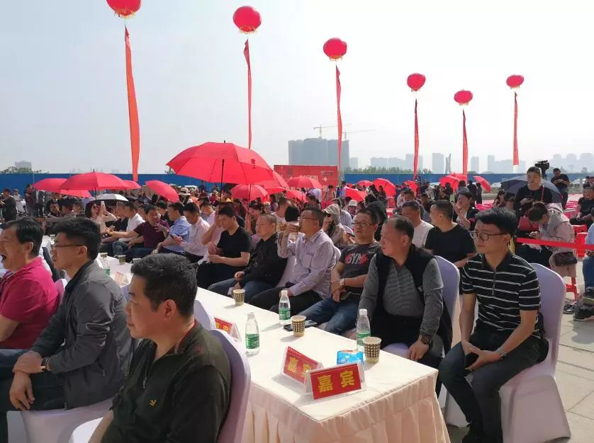 嘉红红木家俱城隆重开业，现场一片红红火火！