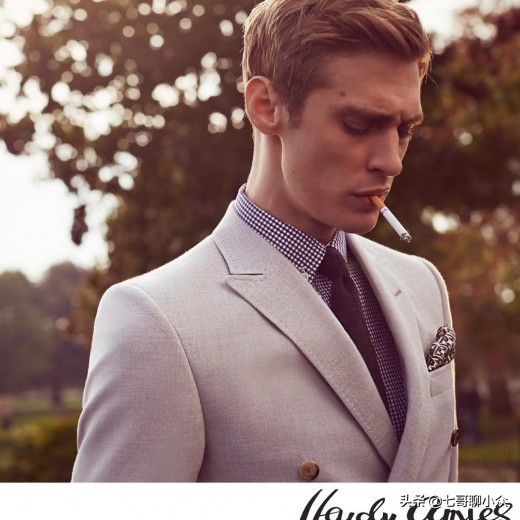 带了1万大洋去伦敦这条街买了条裤子，据说是威廉王子同款