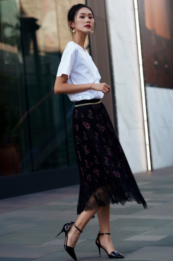 绑带鞋要凉凉了，这双“烟斗鞋”成潮人新宠，搭配纱裙又酷又仙