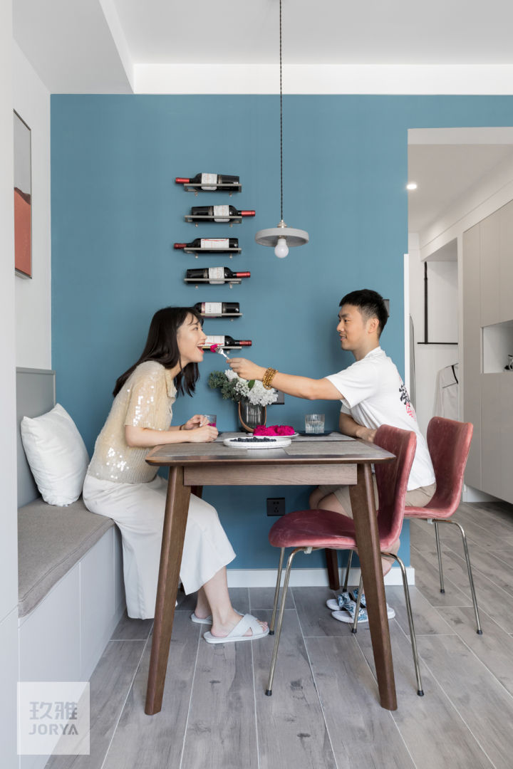 业主把家里收拾的井井有条,美女收拾家干净卫生