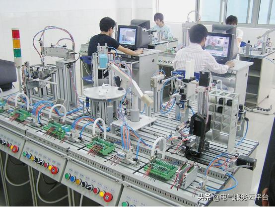 工资三四千,当电工的你出路在何方?现实很残酷(太真实了)……