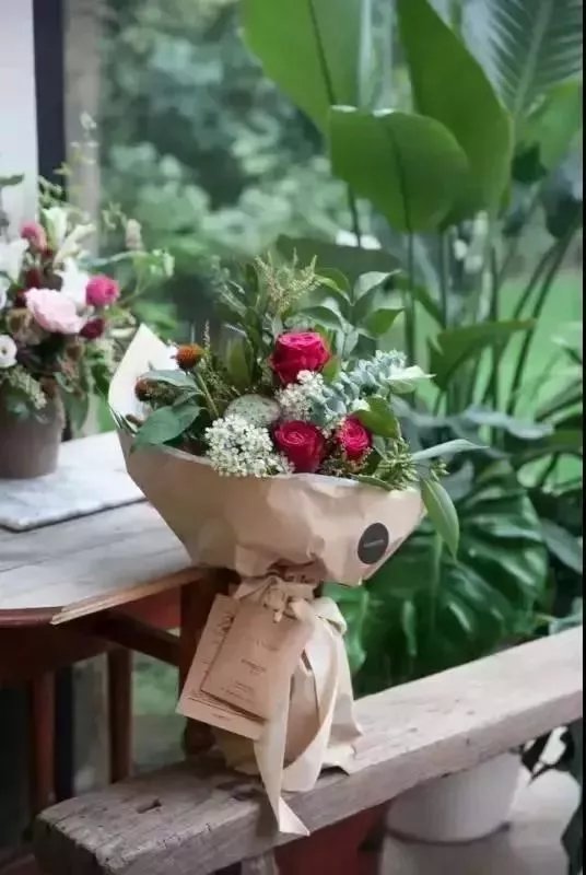 只要花点心思，破房子也能变成网红花店，这里明星都喜欢来打卡