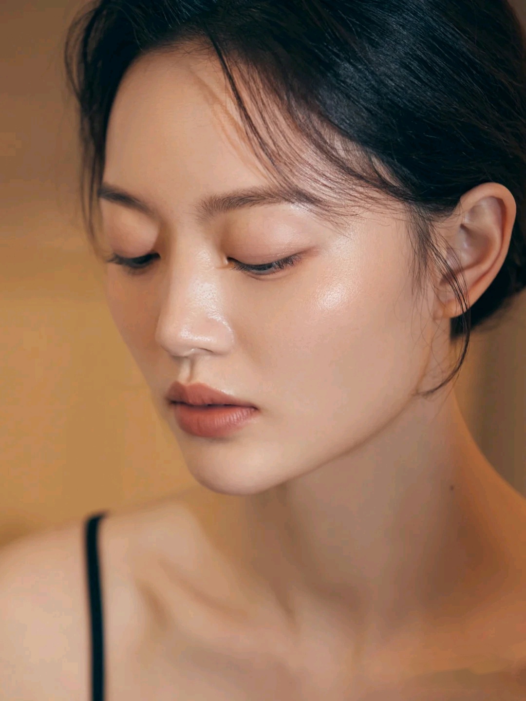 兰蔻眼霜菁纯眼霜适合什么年龄,兰蔻小黑瓶发光眼霜跟ahc眼霜测评